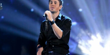 Vende Enrique Iglesias catálogo musical y derechos de imagen